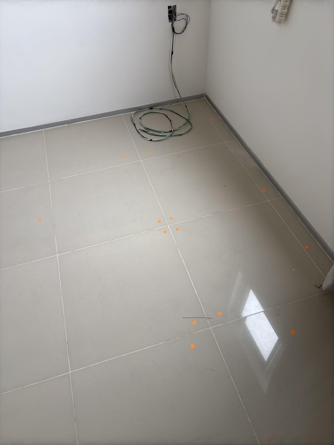 Piso estufado em apartamento recém-entregue — vista 2