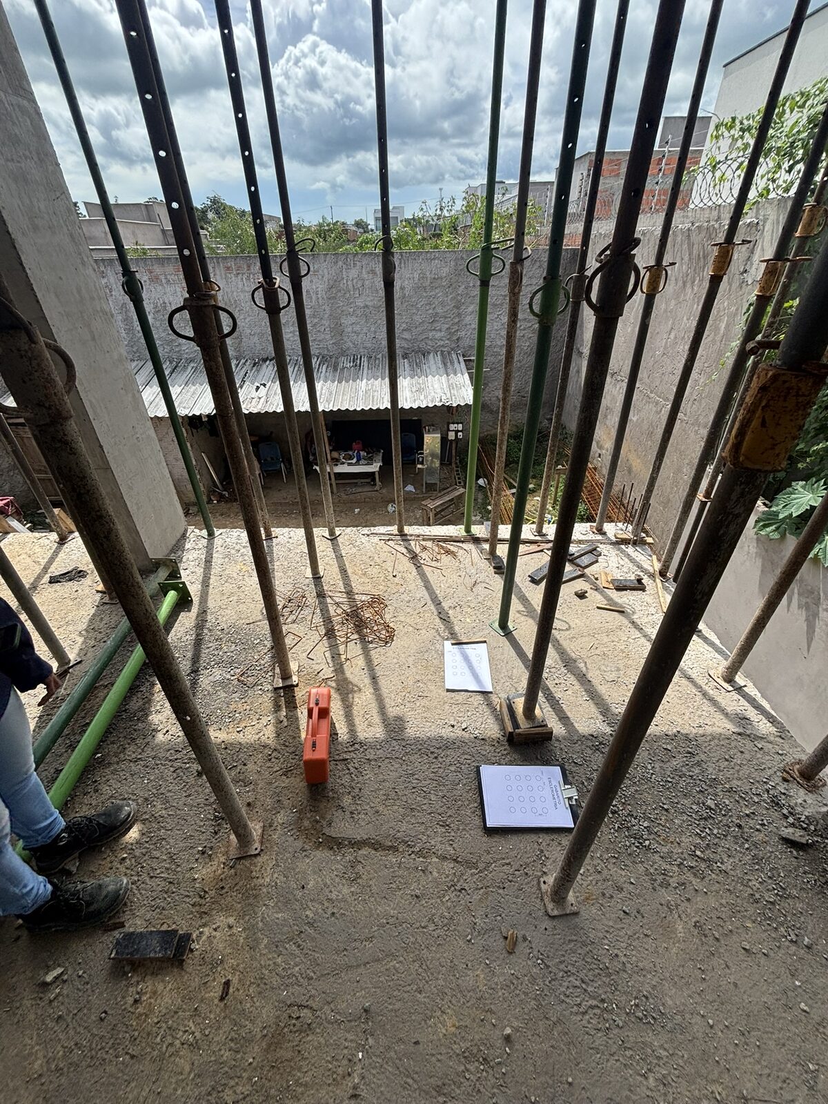 Resistência do concreto abaixo do especificado identificada por esclerometria — vista 2